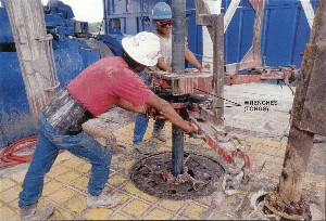 Figure 9. Using the tongs to breakout the pipe