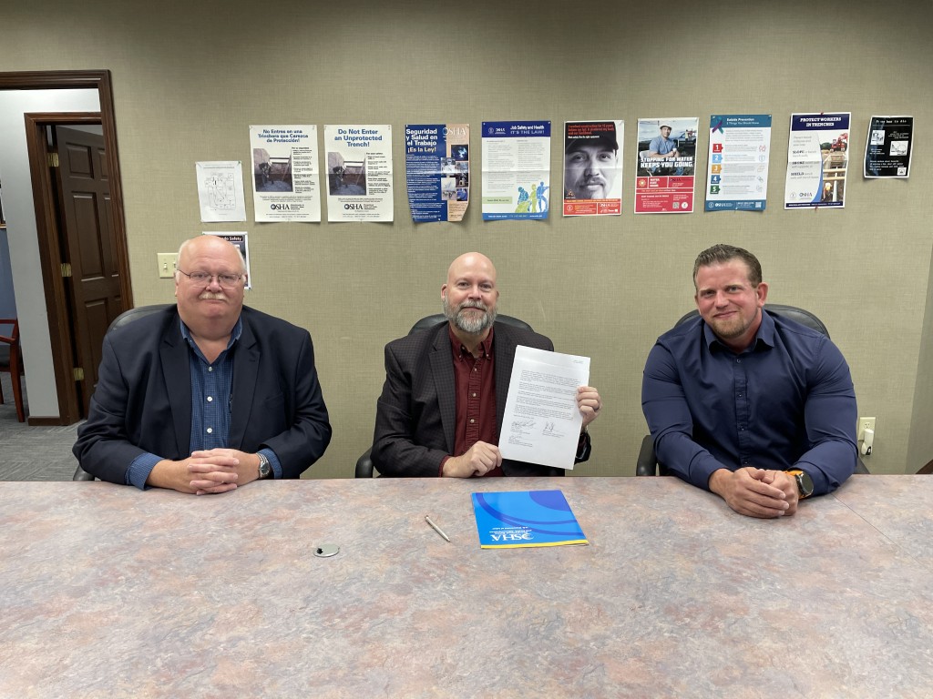 o	Left standing - Jim Cover, Program Manager, Nebraska Department of Labor On-Site Safety & Health Consultation Program  o	Matt Thurlby, Area Director, Omaha Area Office  o	Right standing - Shane Docken, Vice President, Safety and Security, Metropolitan Utilities District