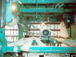 Lower landing area power transmission apparatus for stacker