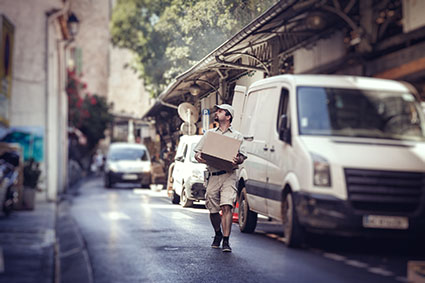 Delivery worker - Photo Credit: iStock - 623273520 | Copyright: nullplus