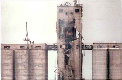 Figure 8-7. Wichita/Sedgwick County fire rescue team using crane