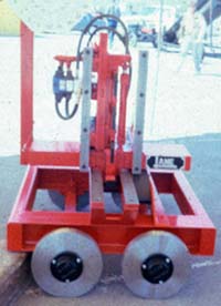 Log carriage knee and dogging devices