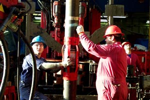 Figure 7. Installing casing centralizer