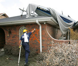 Photo courtesy of FEMA. This picture shows actual disaster site work conditions and may not illustrate proper safety and health procedures.