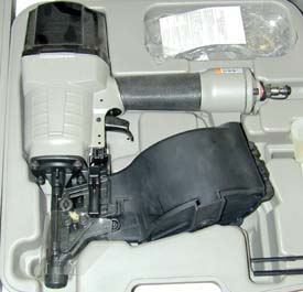 Handheld nail/stapling gun