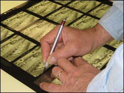 Figure 4. Narrow, slick metallic handle requires forceful pinch grips.