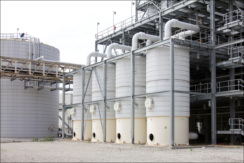 Figure II.14. Molecular Sieve Packed Bed Tanks