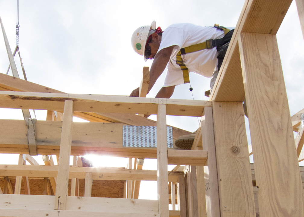 Preventing Falls and Heat Illness: Construction worker